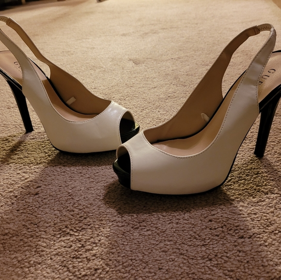 GUESS BLACK/WHITE SLINGBACK PUMPS 9 NWT - Picture 11 of 11